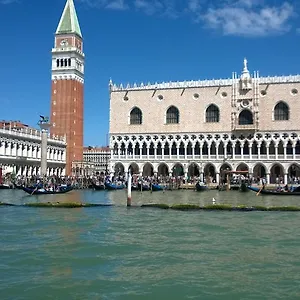 In Back To San Marco Tourist Apartment Venice